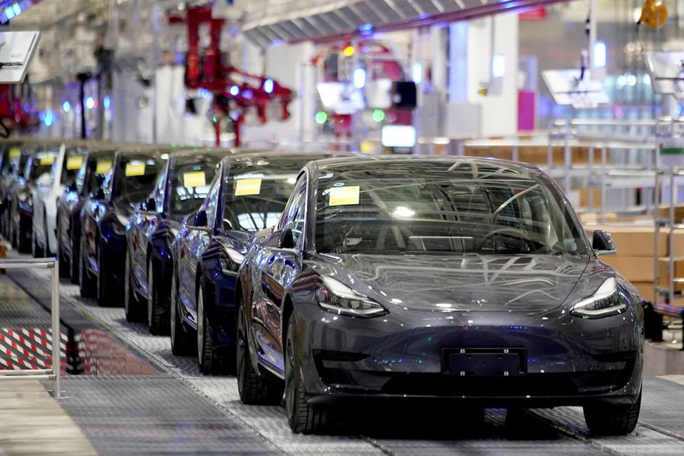 Tesla bị nghi ngờ  muốn xuất khẩu ngược xe điện từ Trung Quốc sang Mỹ, tỷ phú Elon Musk chỉ đáp lại ngắn gọn &quot;Sai&quot; - Ảnh 1.