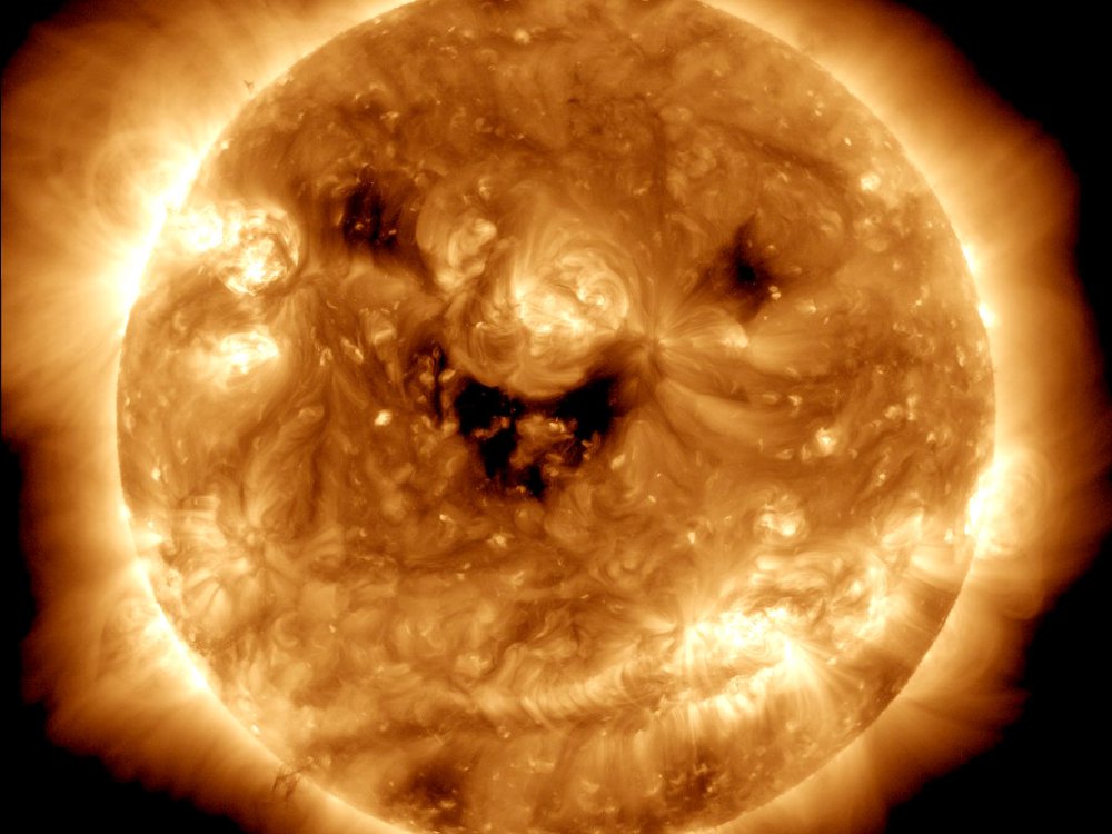 Ghi lại được cảnh 'rắn' plasma trườn trên bề mặt Mặt trời với tốc độ 612.000 km/h - Ảnh 3.