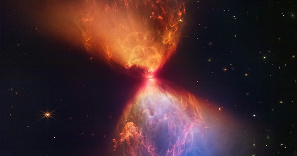 NASA lần đầu ghi lại được cảnh một ngôi sao bắt đầu hình thành - Ảnh 1.