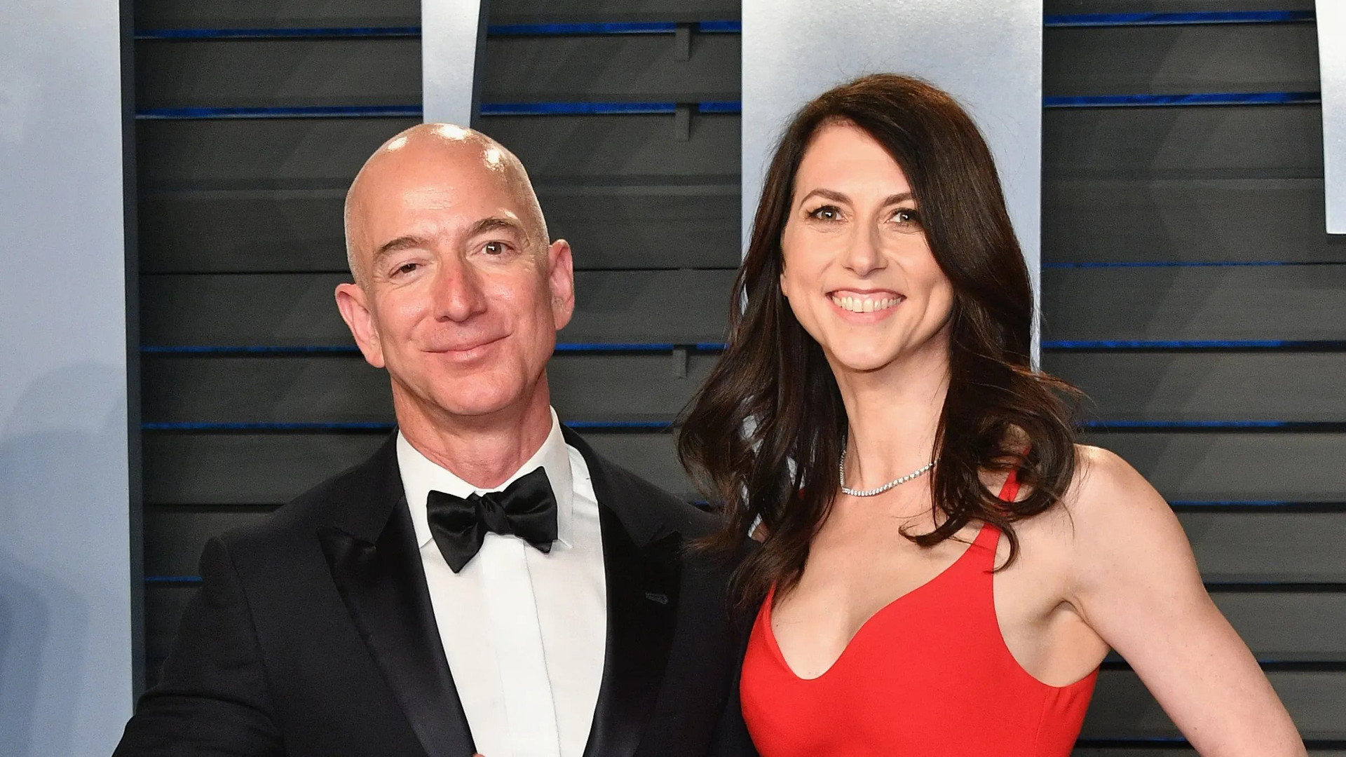 Vợ cũ cho đi tài sản mãi chưa hết, tỷ phú giàu thứ 4 thế giới Jeff Bezos khẳng định: Khó cho đi số tiền lớn một cách hiệu quả - Ảnh 3.