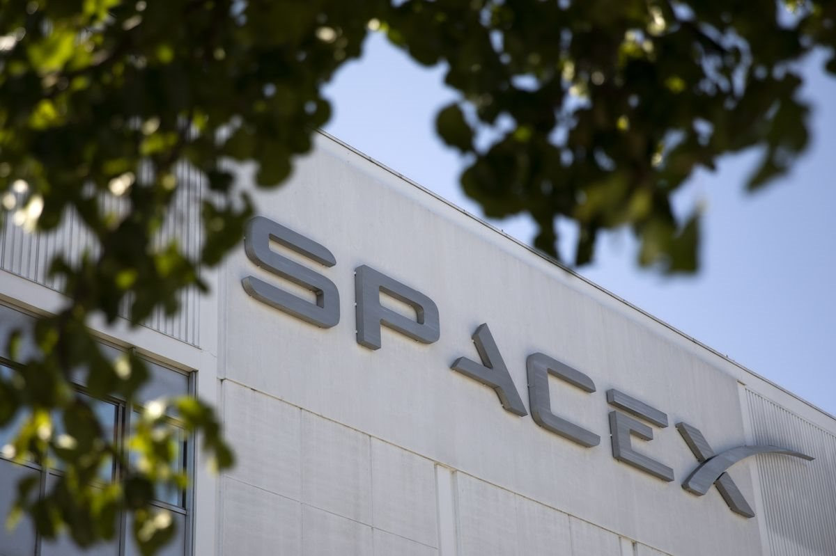 SpaceX sa thải trái phép nhân viên để trả đũa - Ảnh 2.