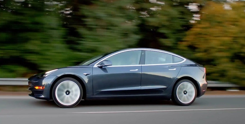 Tesla đang nghiên cứu thiết kế lại mẫu xe ăn khách Model 3, Vinfast có phải dè chừng? - Ảnh 1.