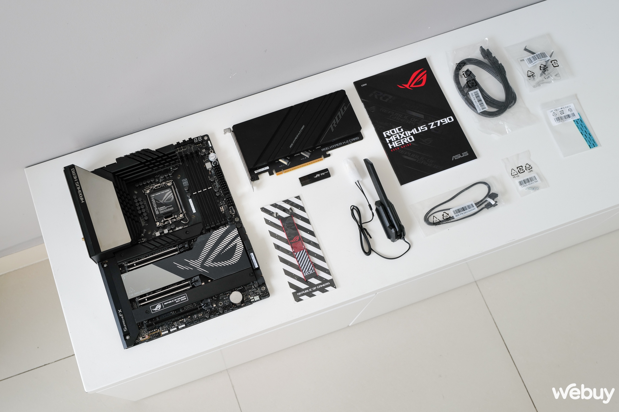 Mở hộp bo mạch chủ ASUS ROG Maximus Z790 Hero: Giá gần 20 triệu đồng, nhưng 'đắt có xắt ra miếng'? - Ảnh 3.