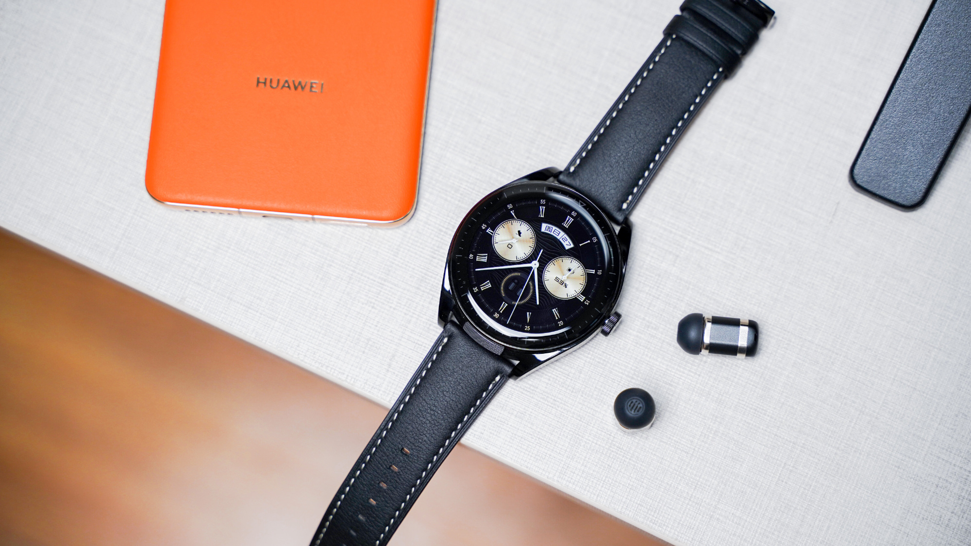 Huawei ra mắt smartwatch kiêm tai nghe không dây, giá 10,1 triệu đồng - Ảnh 1.