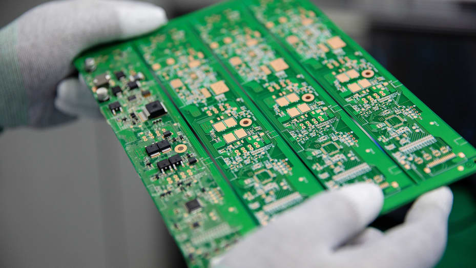 Các công ty sản xuất chip tính kế rời khỏi Trung Quốc để tránh rủi ro: Việt Nam là 1 trong 2 điểm đến sáng giá nhất - Ảnh 1.