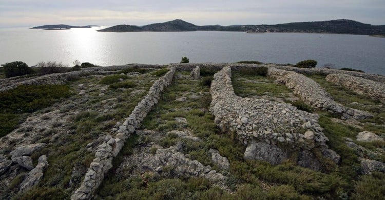 Bavljenac – Đảo vân tay nổi tiếng của Croatia - Ảnh 2.