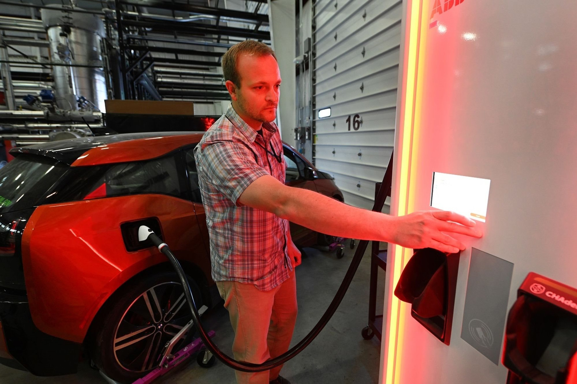 Xe điện pin nhỏ - Tương lai ngành công nghiệp EV: Sạc nhanh hơn, rẻ hơn cả xe xăng truyền thống - Ảnh 2.