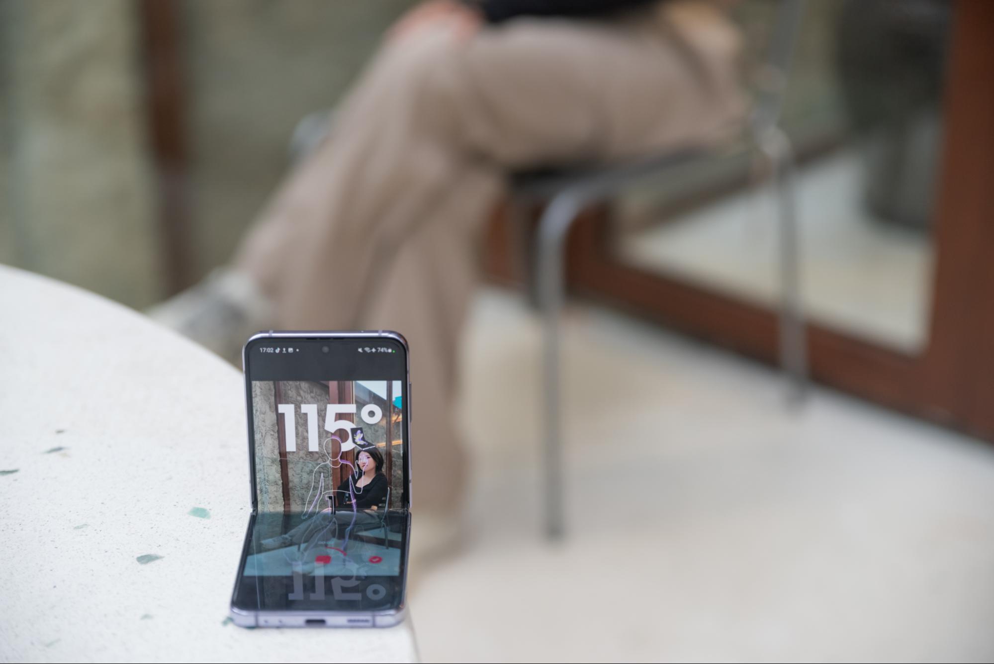 Cách Samsung dần khiến Galaxy Z Flip4 trở nên gần gũi hơn với giới trẻ - Ảnh 4.