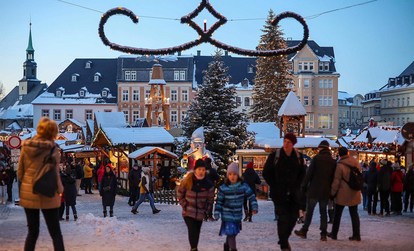 Bộ ảnh mùa đông trên thế giới: Người Đức đón mùa Giáng sinh đúng nghĩa, miền Bắc Trung Quốc bước vào mùa du lịch lớn nhất trong năm - Ảnh 12.