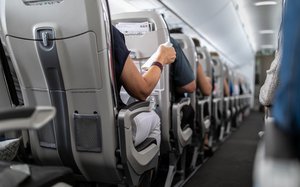 Chỗ ngồi nào là vị trí tệ nhất trên máy bay?