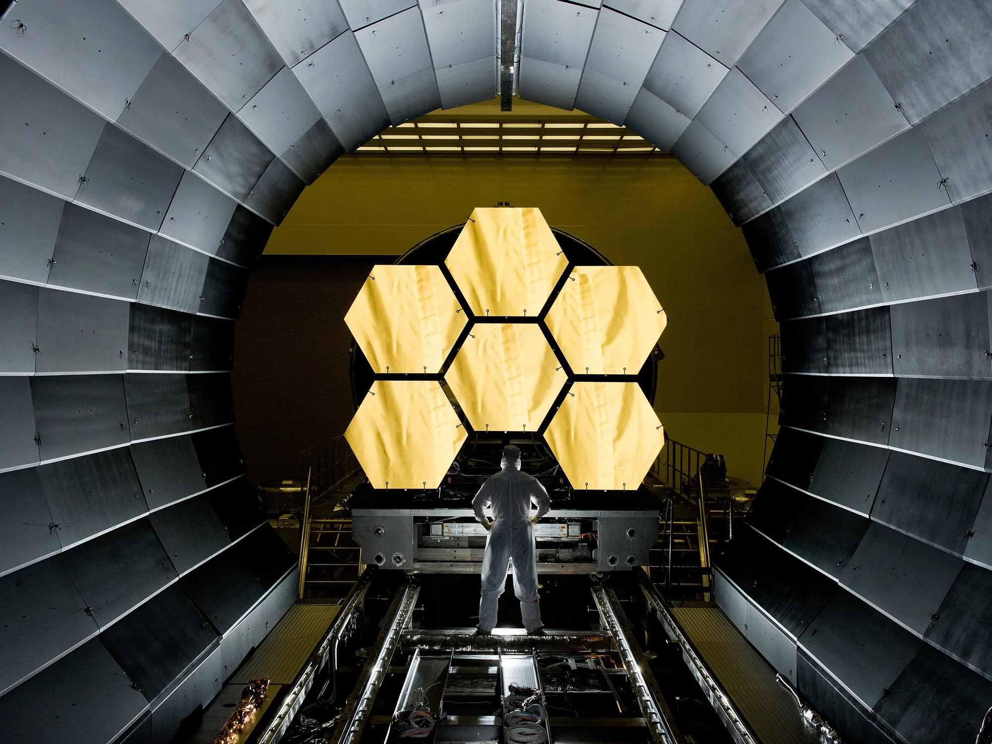 Điểm lại 10 lần Kính viễn vọng Không gian James Webb đã làm rung chuyển ngành thiên văn học trong năm 2022 - Ảnh 1.