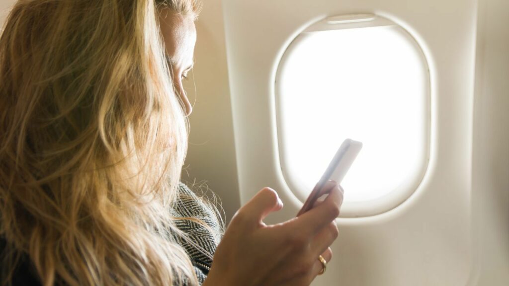 Châu Âu cho phép dùng mạng 5G trên máy bay, mở đường khai tử Airplane Mode - Ảnh 2.