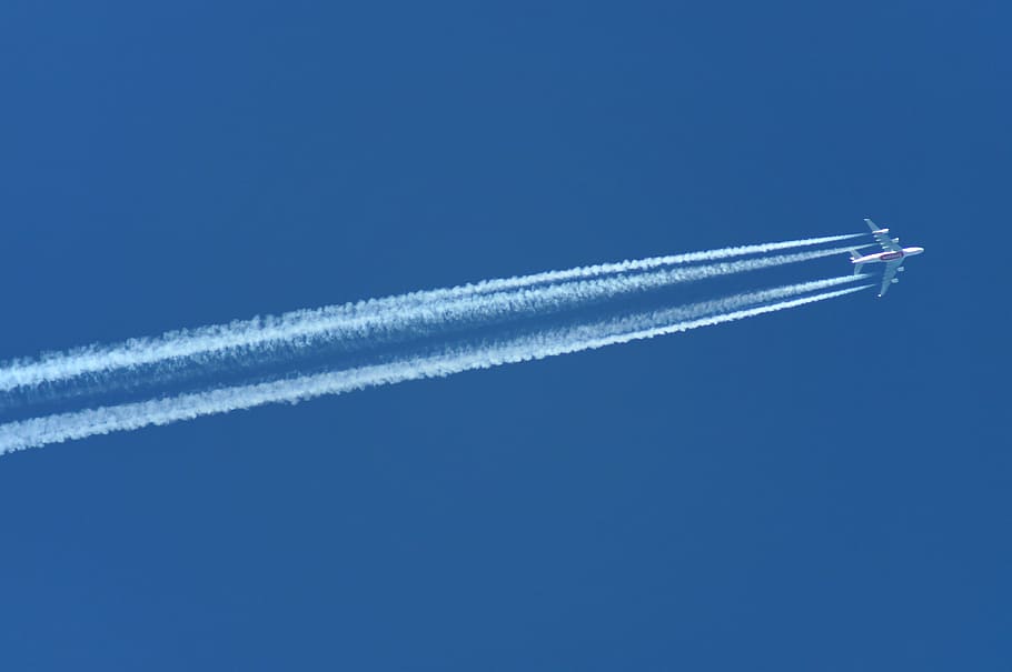sky-airliner-condensation-trails-air-corridor.jpg