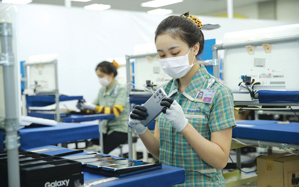 Samsung Việt Nam lập kỷ lục doanh thu 71,7 tỷ USD, nhà máy sản xuất màn hình gây bất ngờ - Ảnh 1.