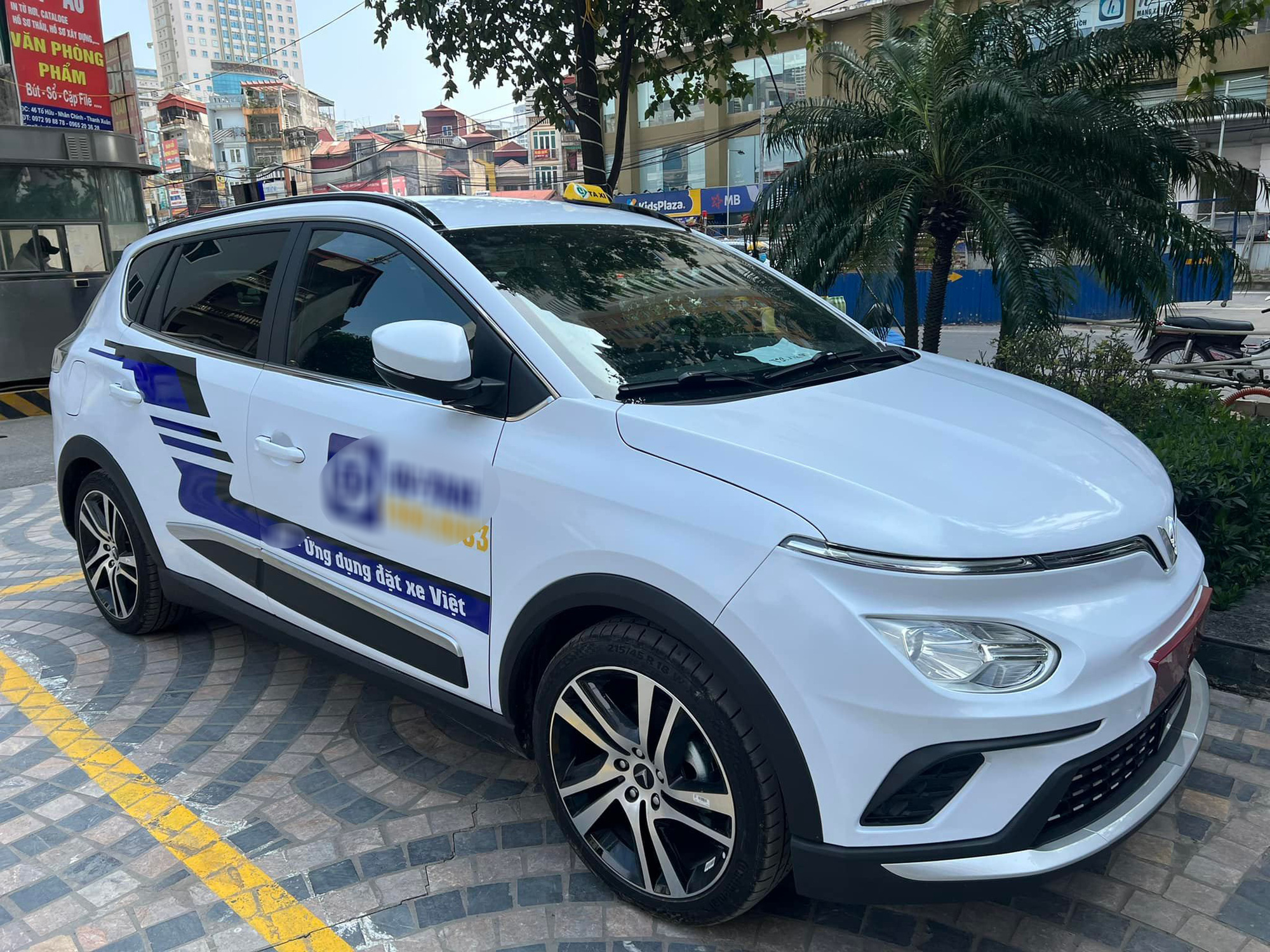 Chiếc VinFast VF e34 đầu tiên thử chạy taxi - chi phí thế nào, phù hợp hay không? - Ảnh 1.