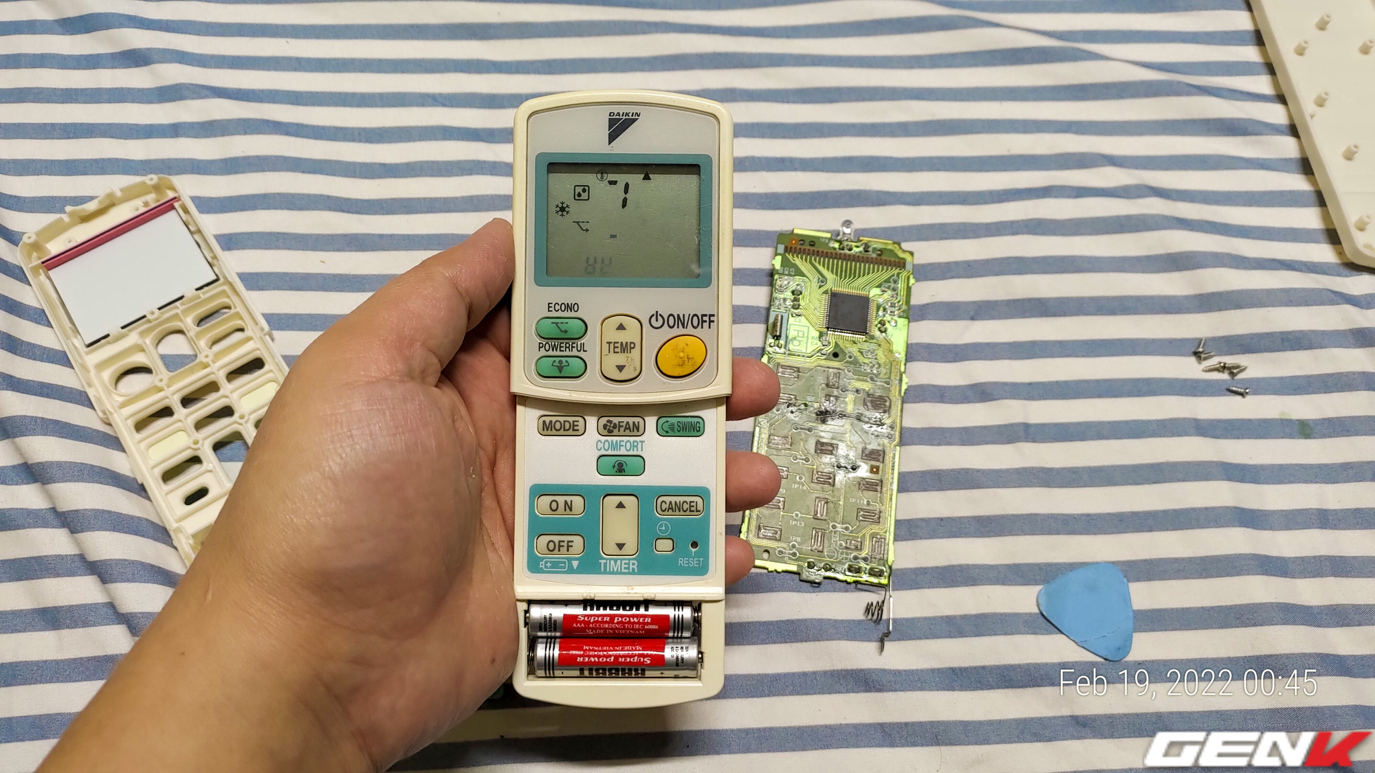 Dissection of genuine air conditioner control 420K and market goods 33K - price difference dozens of times, what's the difference?  - Photo 1.