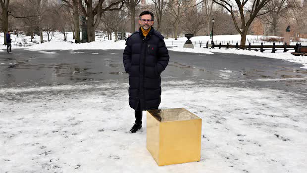 Khối vàng 24 karat 186kg bất ngờ xuất hiện ở Công viên trung tâm thành phố New York - Ảnh 2.