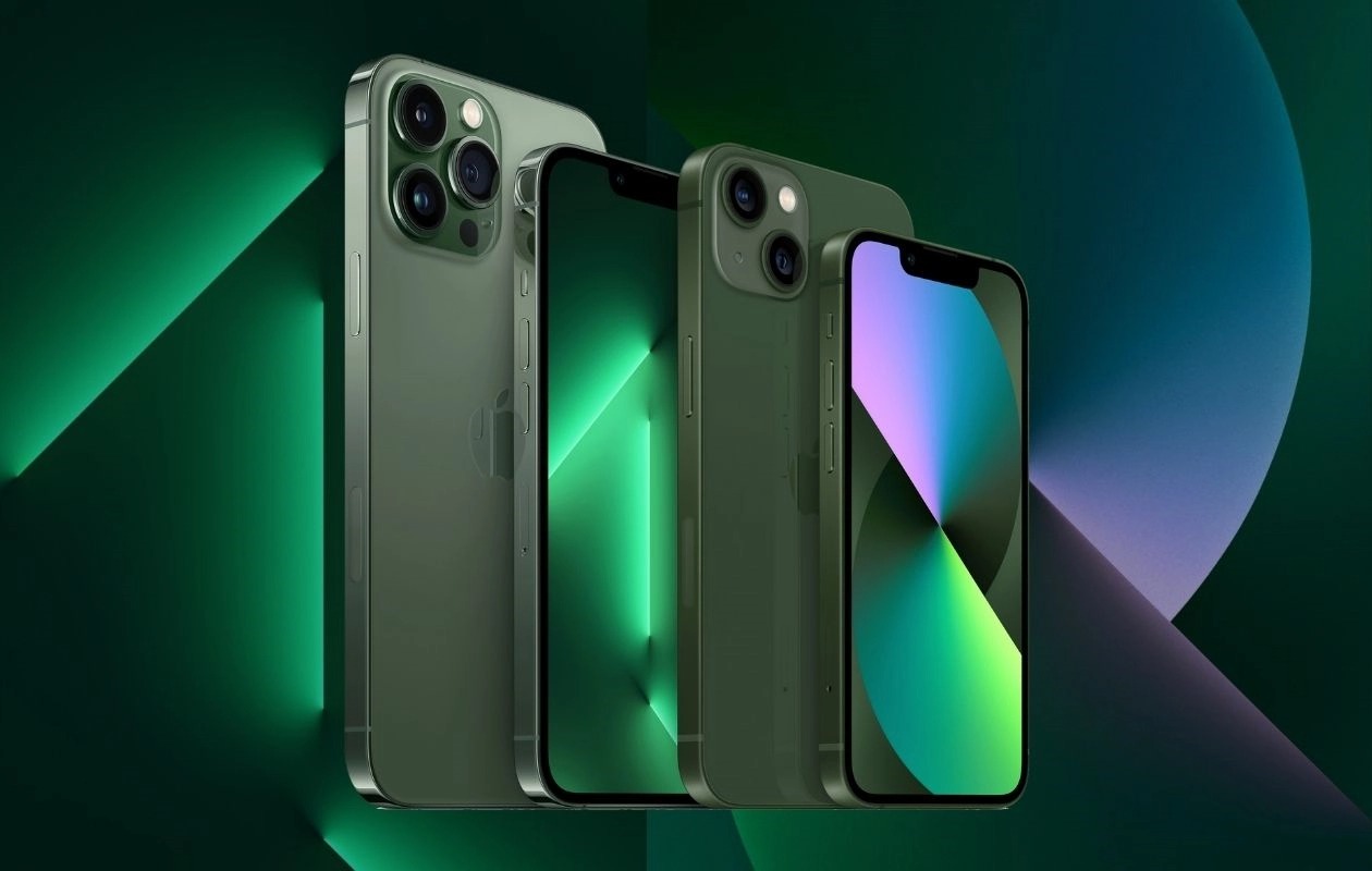 Green-iPhone-13-Wallpapers.jpeg