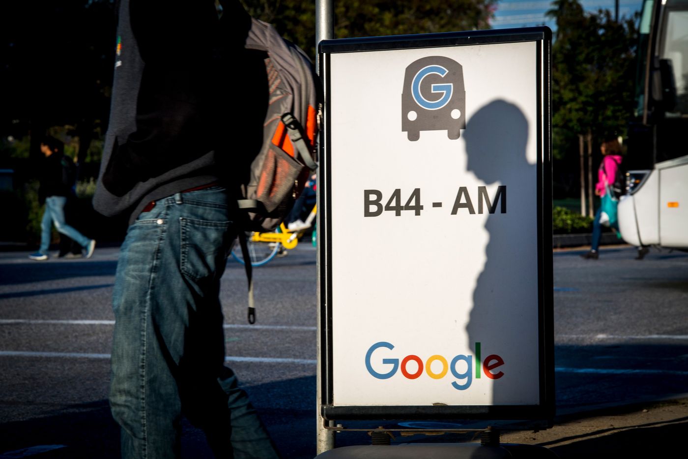 Google gặp biến lớn: Bị cáo buộc kiếm tiền từ việc theo dõi ‘những thứ nhạy cảm nhất’ của người dùng, rủi ro thanh trừng toàn ngành đang cận kề - Ảnh 1.