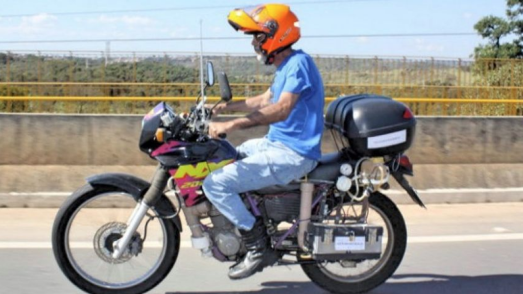 No need for gasoline, just 1 liter of dirty water can make this motorcycle run for nearly 500 km - Photo 1.