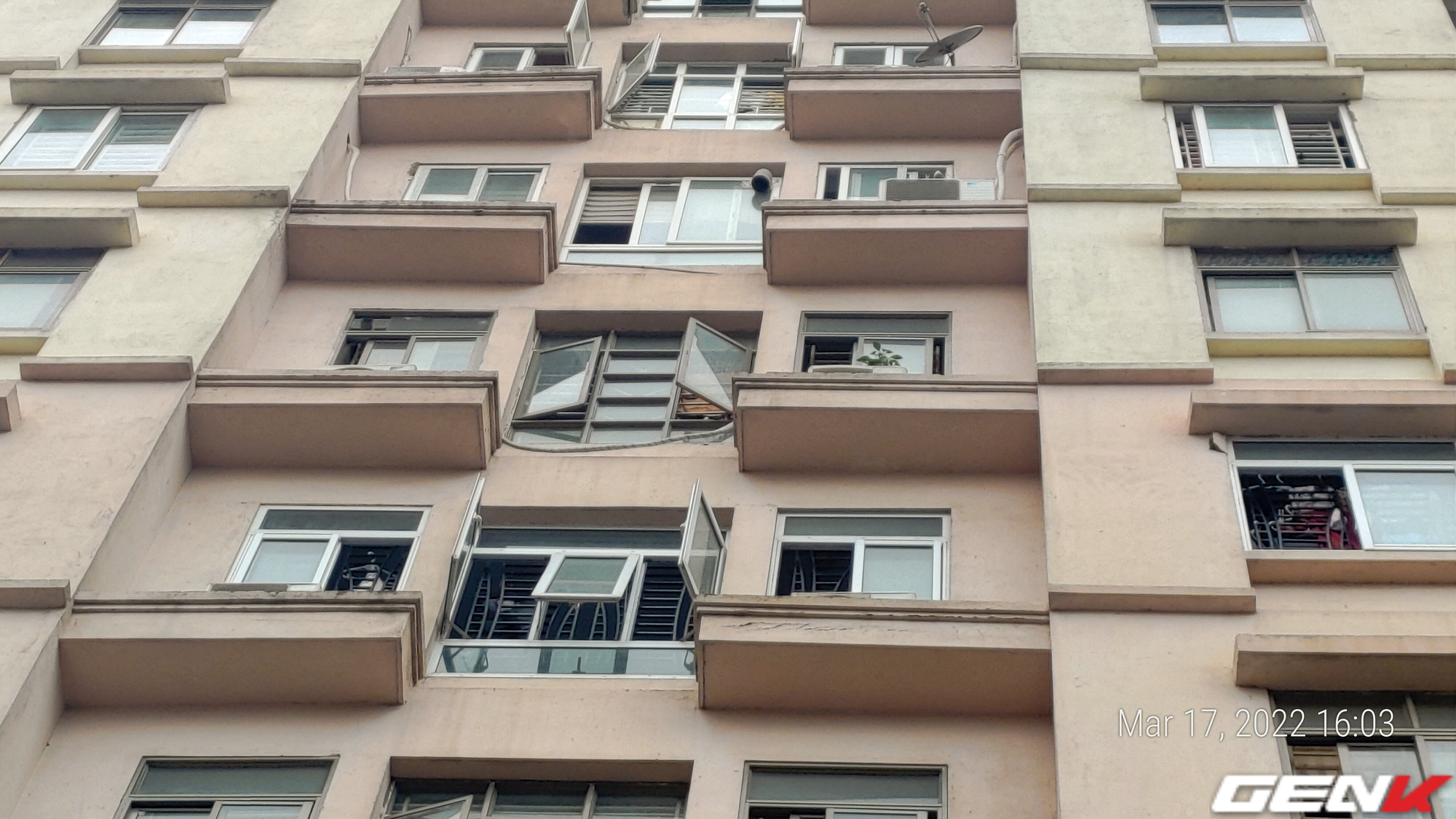 Kiến trúc sư phân tích: đập cửa gỗ để thay bằng nhôm kính có phải là "bất thường" không? - Ảnh 5. Kiến trúc sư phân tích: đập cửa gỗ để thay bằng nhôm kính có phải là "bất thường" không? - Ảnh 5.