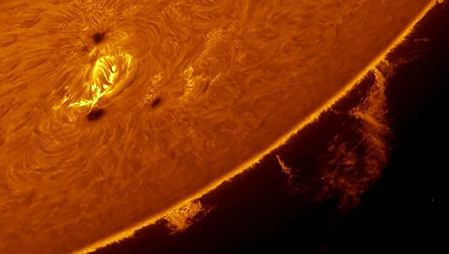 Detecting a giant black spot the size of Earth appearing on the Sun - Photo 2.