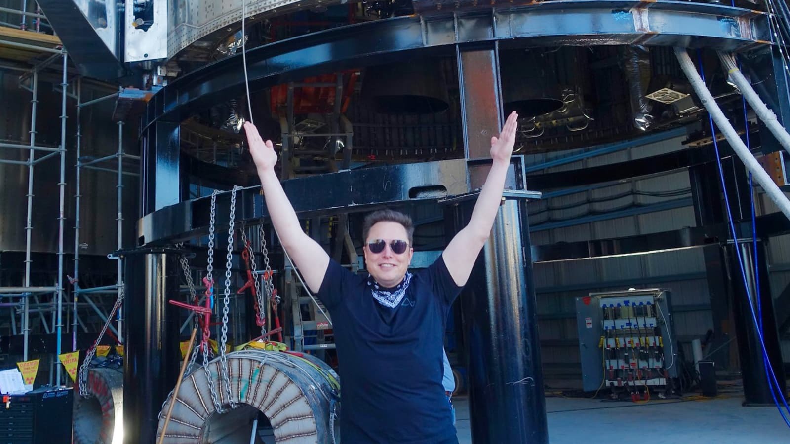Tỷ phú hào phóng hay hào nhoáng: Elon Musk nói bỏ tiền túi để người dân Ukraine dùng Starlink miễn phí, chính phủ Mỹ vẫn phải trả hàng triệu USD để mua thiết bị của SpaceX  - Ảnh 2.