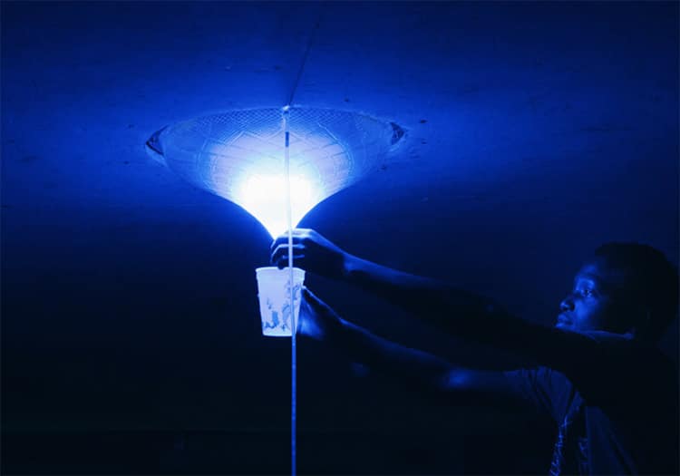 Chiếc đèn chưng cất nước biển, sạc lại bằng muối và năng lượng mặt trời của chàng sinh viên kiến trúc - Ảnh 12.