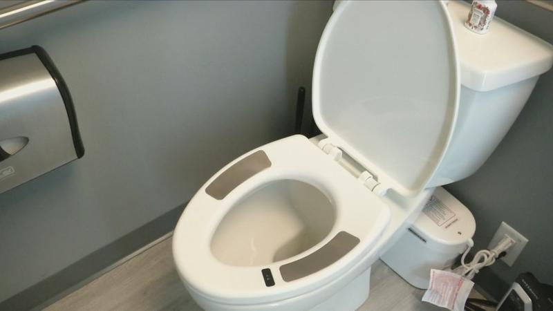 Smart_toilet_seat_designed_to_potentially_save_lives-syndImport-055046.jpg