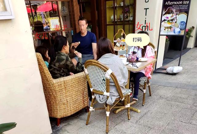 Seeing Mark Zuckerberg's family having dinner on the street, netizens wonder: Spending security money at 26.8 million USD per year, but where are the bodyguards?  - Photo 1.