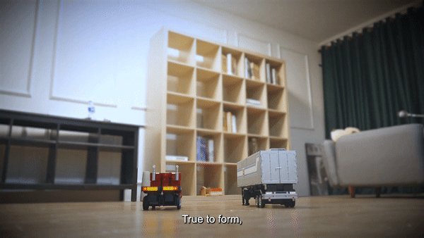 The Optimus Prime toy robot has been upgraded with a very good trailer, which can automatically transform through a few simple commands - Photo 4.