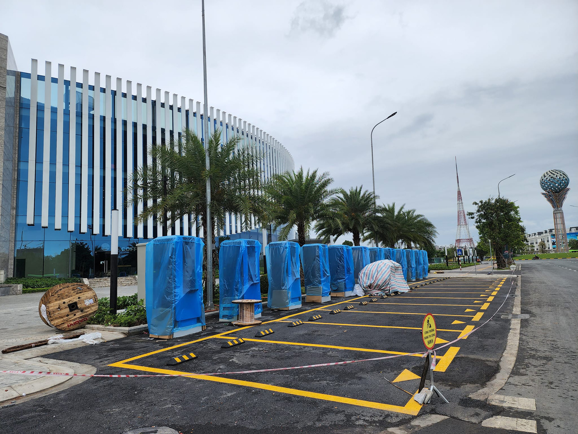 VinFast's super-fast electric vehicle charging station appeared in Vietnam, with a capacity equal to Tesla's Supercharger - Photo 3.