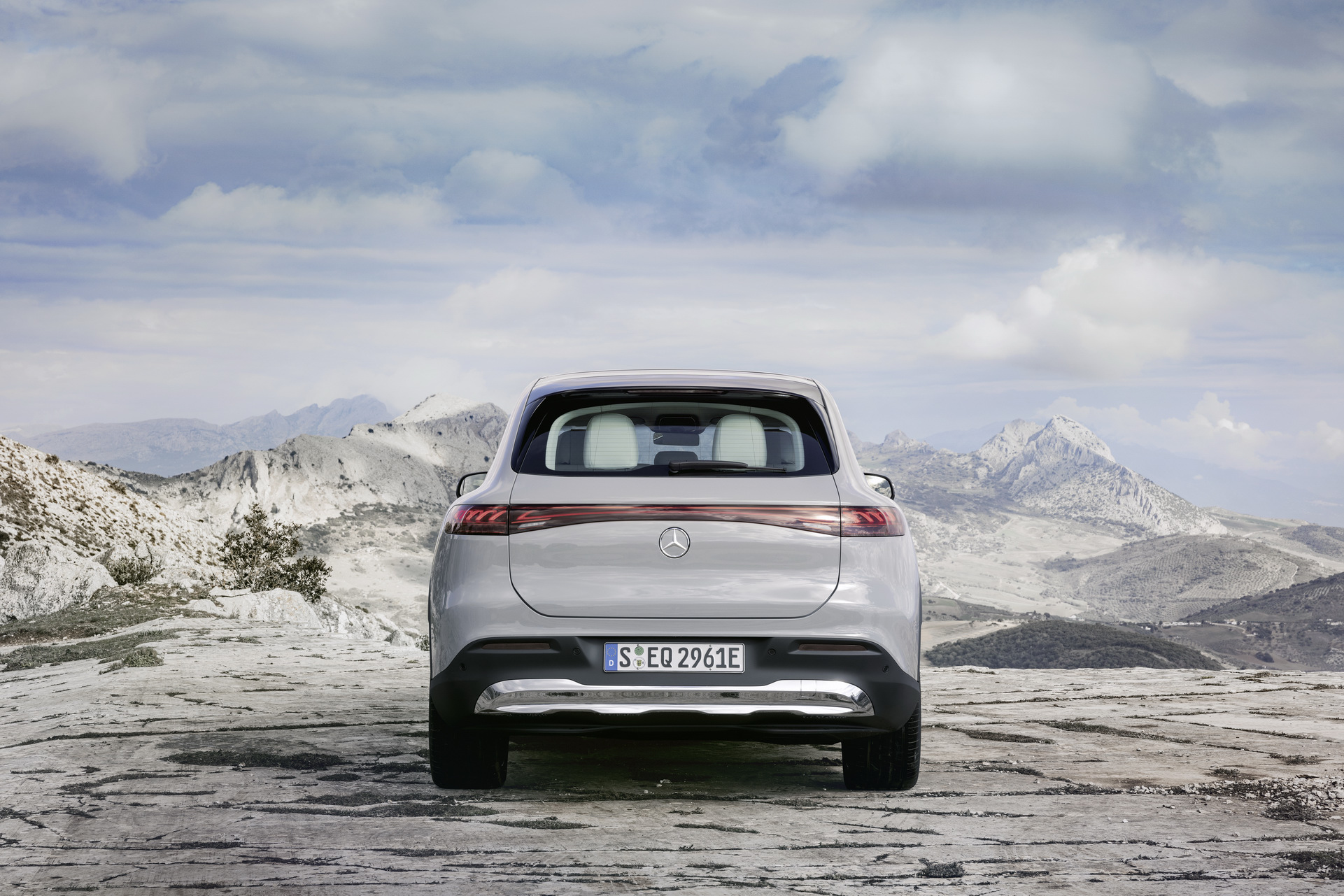 The Mercedes-Benz EQS super product officially has an SUV version - the 