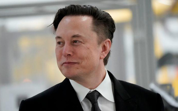 Elon Musk xuất hiện rạng ngời ở cuộc họp của Tesla, báo lãi hơn 5 tỷ USD/quý - Ảnh 1.