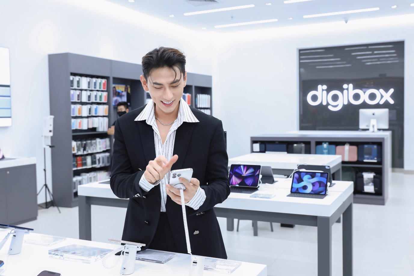 Digibox opens Apple Authorized store with many incentives - Photo 4.