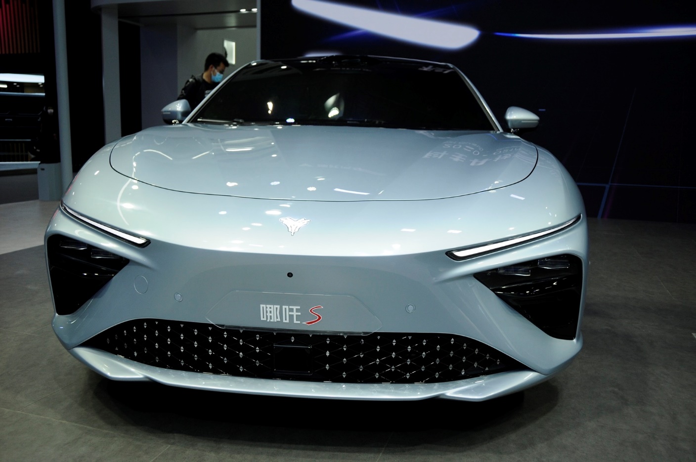 Chinese electric super car equipped with self-driving technology revealed, full battery goes 1,100 km - Photo 1.