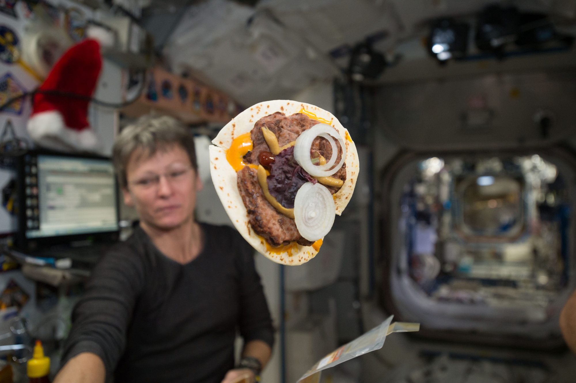 6f9a96770d5540439b_ISS-50_Peggy_Whitson_with_a_'space_cheeseburger'.jpg