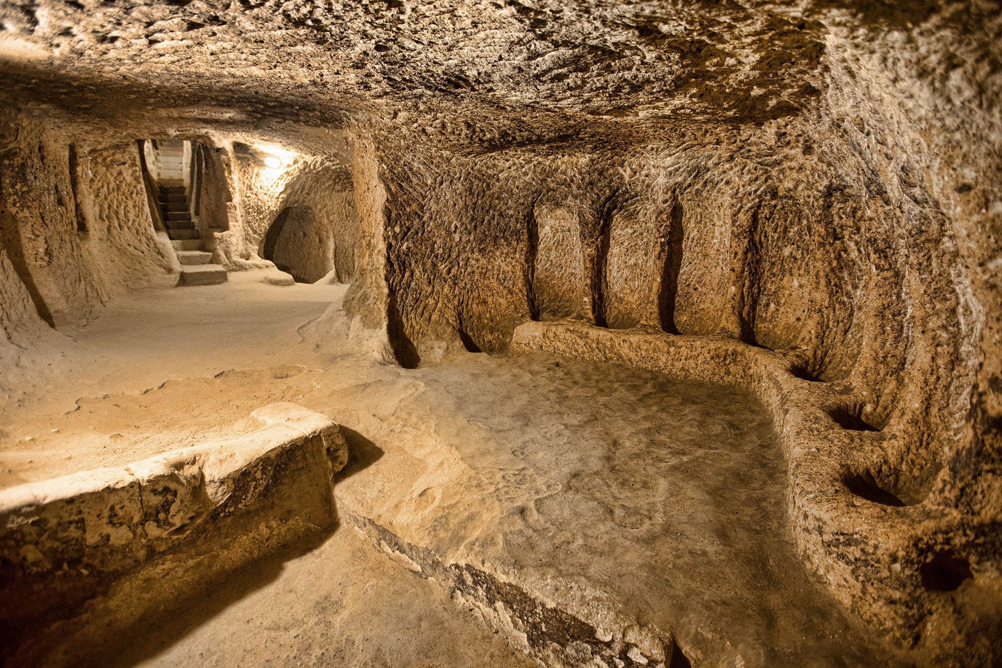 Repairing the basement, the man discovered an ancient city 18 floors deep below his house - Photo 5.