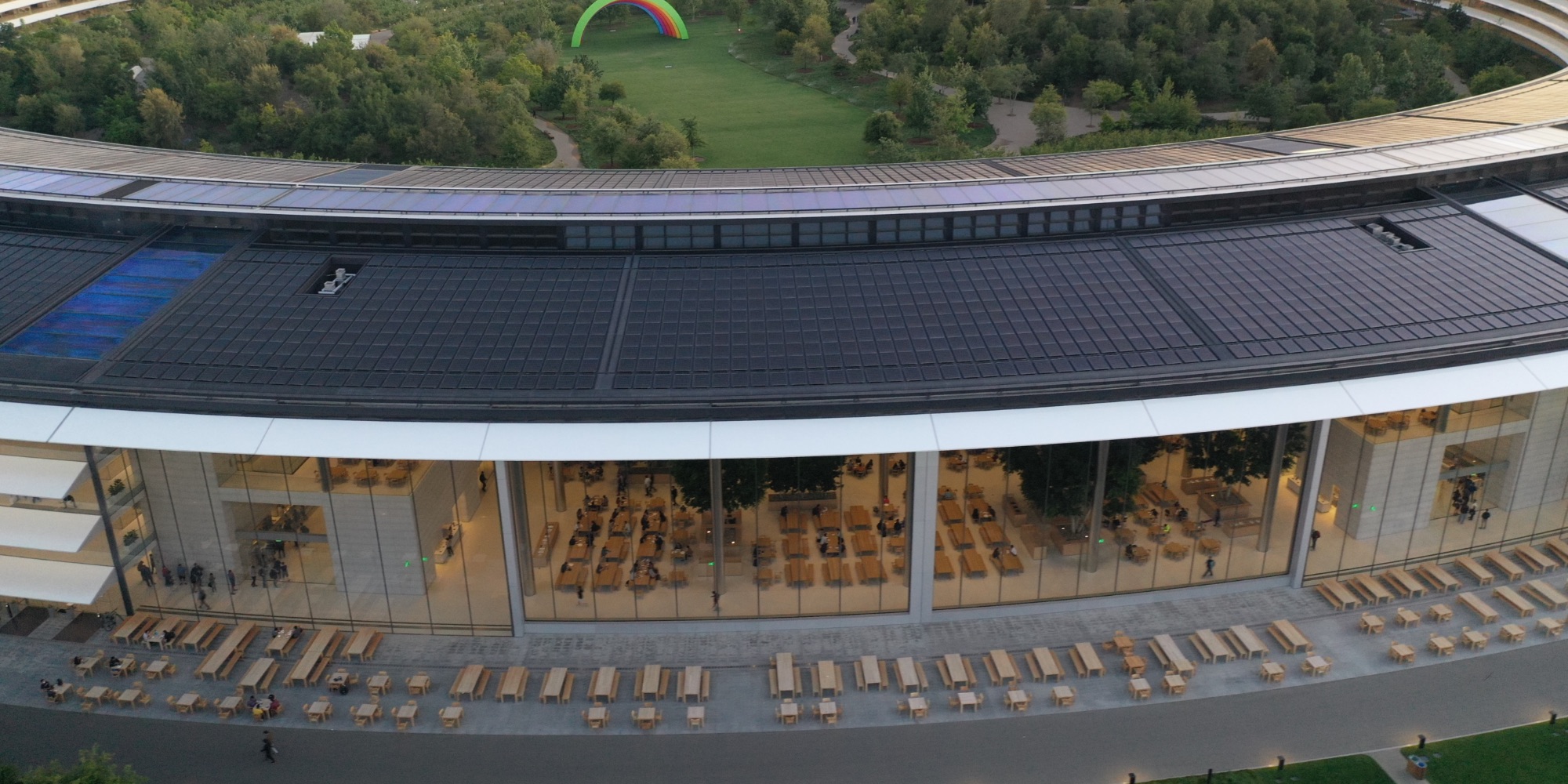 Xem cận cảnh Apple Park cực kỳ hoành tráng dưới ống kính flycam - Ảnh 5.