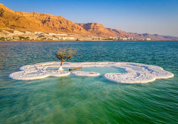 Ở giữa Biển Chết có một hòn đảo trắng tinh như tuyết, chứa đựng một điều diệu kỳ khiến cả thế giới ngỡ ngàng - Ảnh 3.