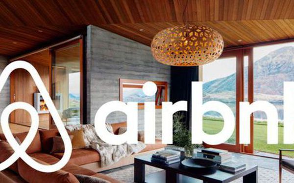 AirBnB sales boom: Proof of the strong return of global travel - Photo 1.