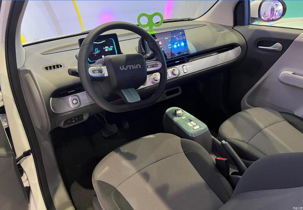 Mini electric cars cause a fever because of their 300km travel range, fighting the Chinese electric car king Wuling - Photo 5.