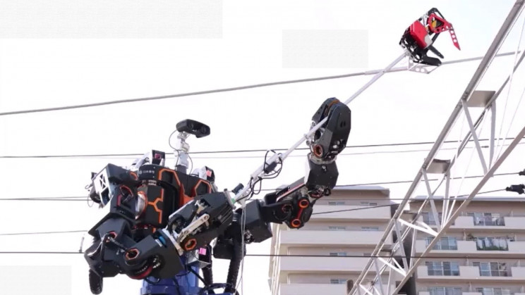 This is how the Japanese control a giant construction robot with virtual reality, like playing a video game - Photo 2.