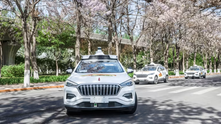 Japanese newspaper: The US is afraid of running out of breath when China has approved driverless taxis to go into operation - Photo 1.