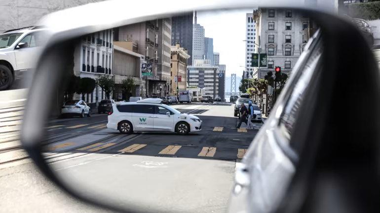 Japanese newspaper: The US is afraid of losing its breath when China has approved driverless taxis to go into operation - Photo 3.