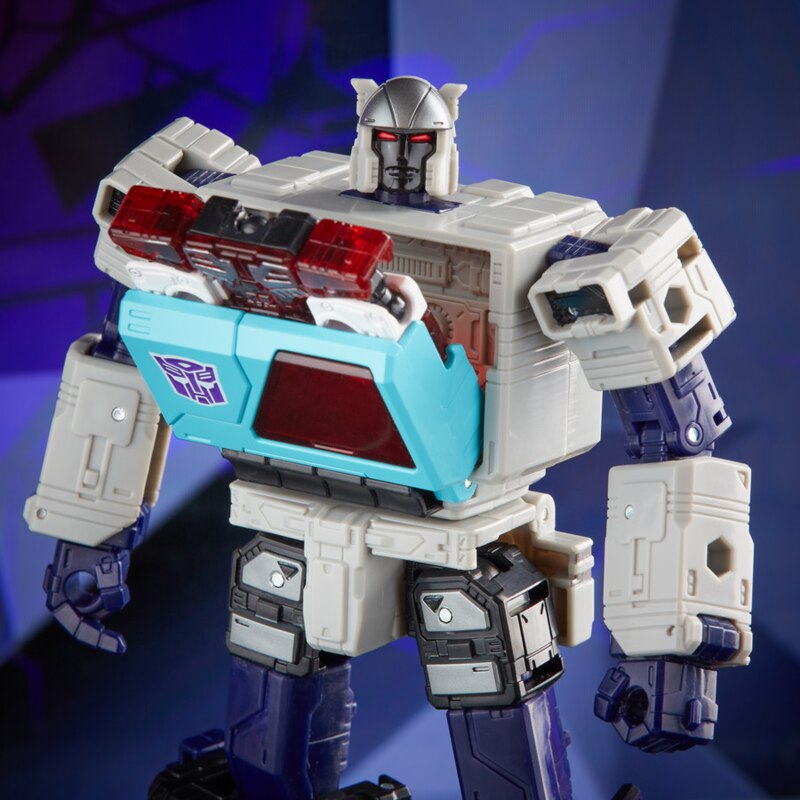 Revealing the first images of the next Transformer toy model: Blaster, but a villain version - Photo 4.