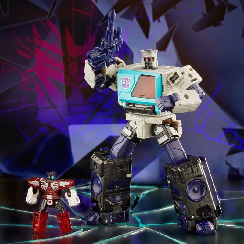 Revealing the first images of the next Transformer toy model: Blaster, but a villain version - Photo 5.