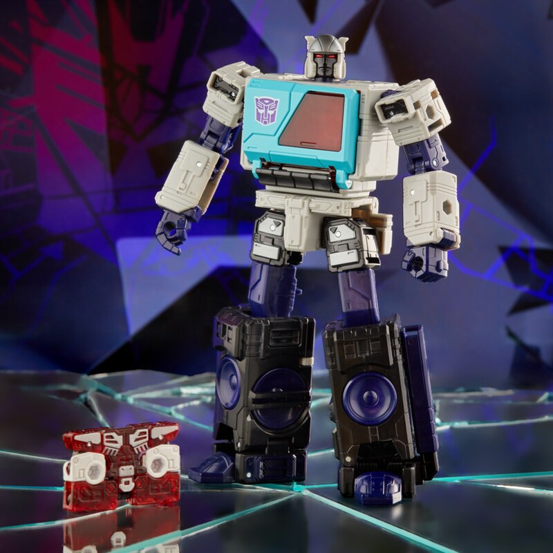 Revealing the first images of the next Transformer toy model: Blaster, but a villain version - Photo 6.