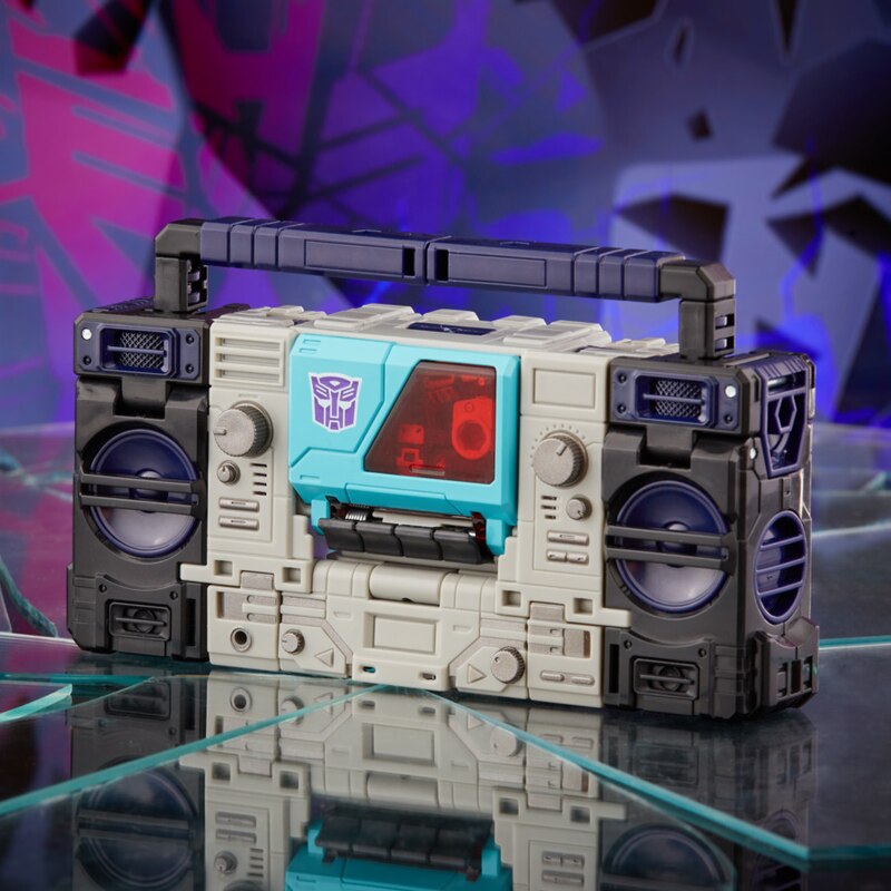 Revealing the first images of the next Transformer toy model: Blaster, but a villain version - Photo 7.