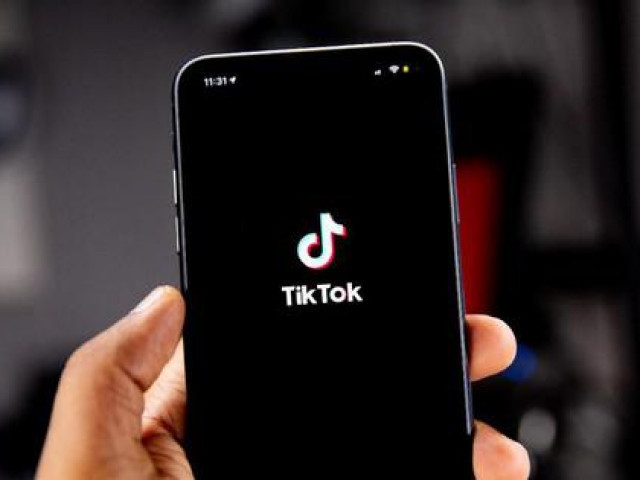 Famous for its 'addictive' algorithm, now TikTok encourages a break when watching for too long - Photo 1.